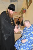 Посещение братией монастыря психоневрологического интерната Посещение больных